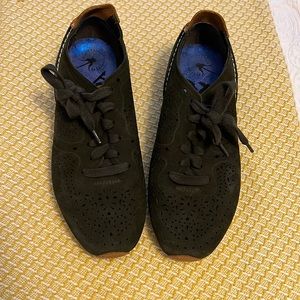 PREVIOUSLY LOVED - OTBT Suede Lace up casual shoe